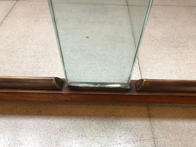 고전적인 fontana arte 식탁 (8인용)에서 우아한 디테일